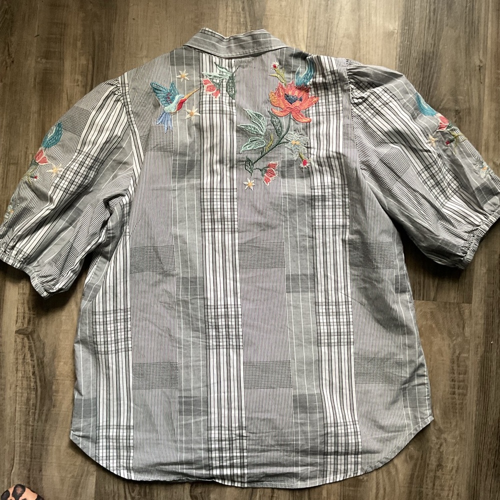 Johnny Was Workshop Jordan Lisbon Floral Embroidered Button Down Shirt Grey med - Picture 5 of 6